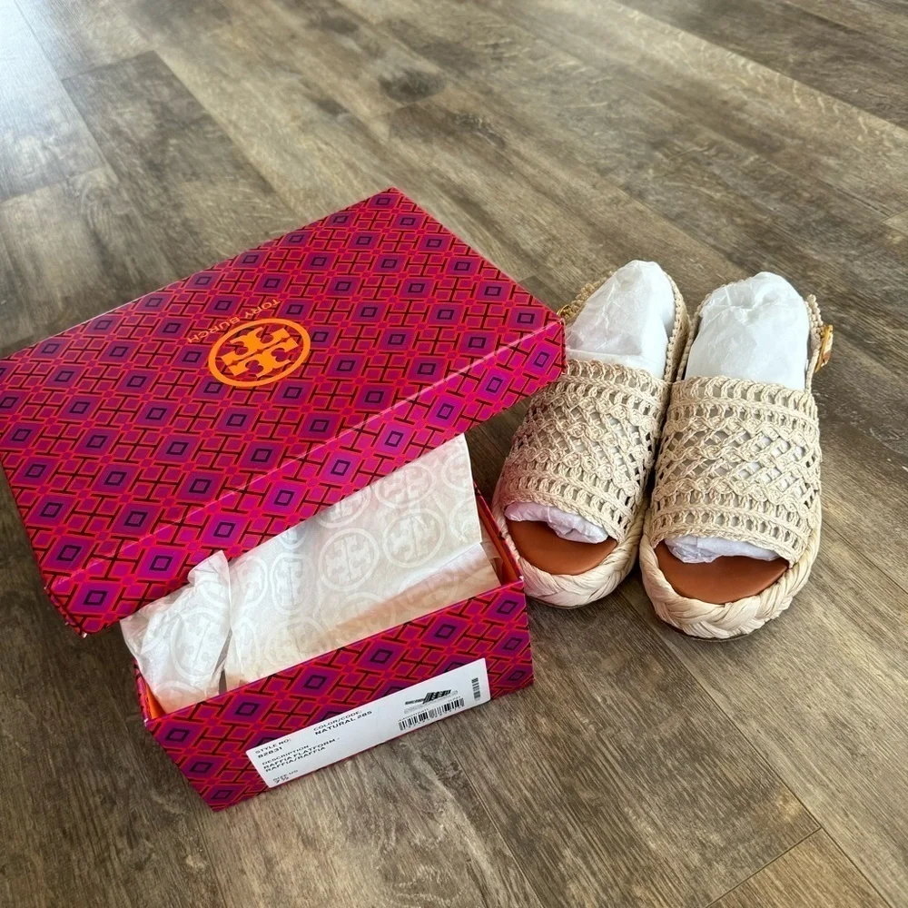 Like new! TORY BURCH RAFFIA ESPADRILLE SANDAL PLATFORM NATURAL/GOLD LOGO w/BOX
